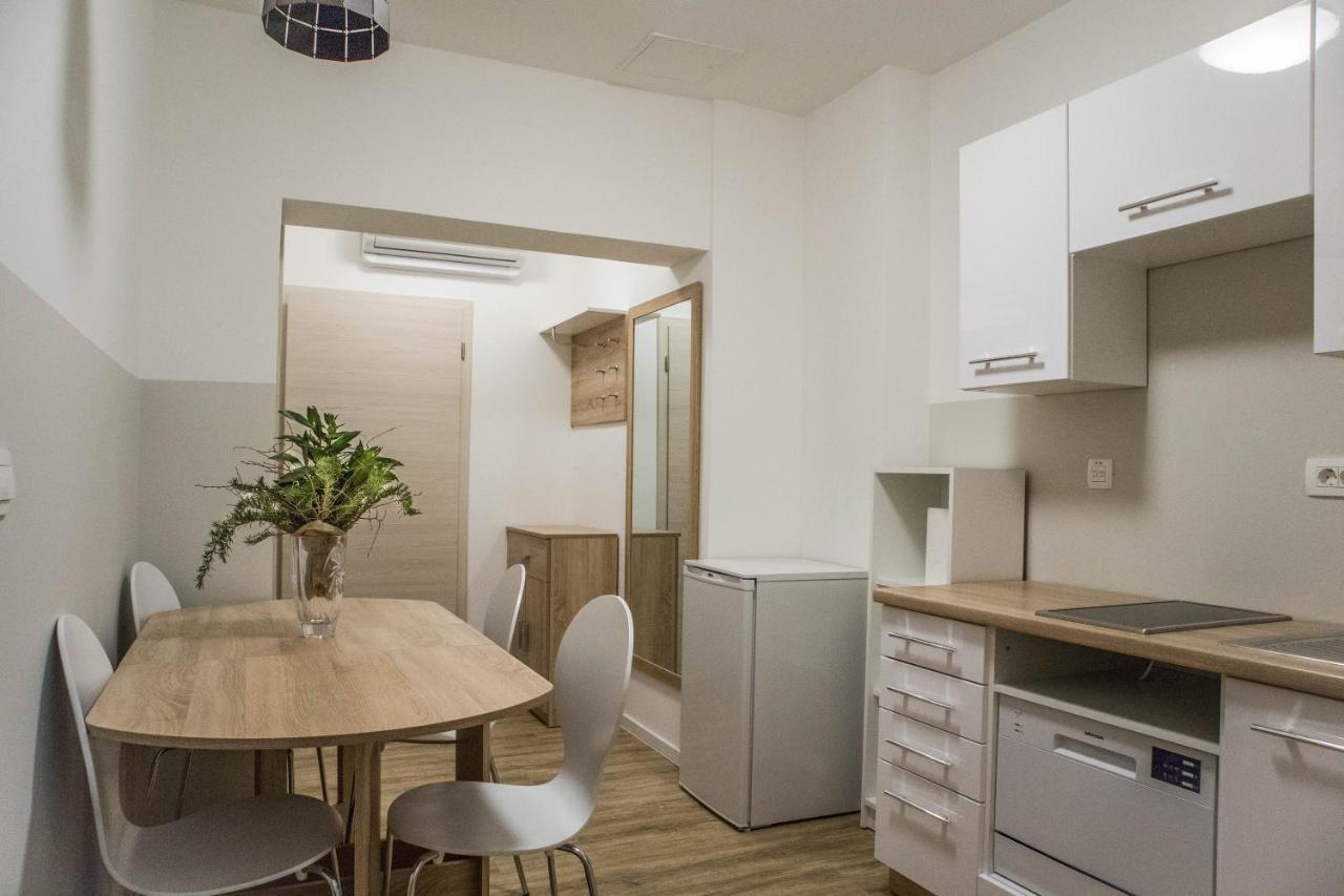 Jantar Apartmaji Novo Mesto Exteriör bild