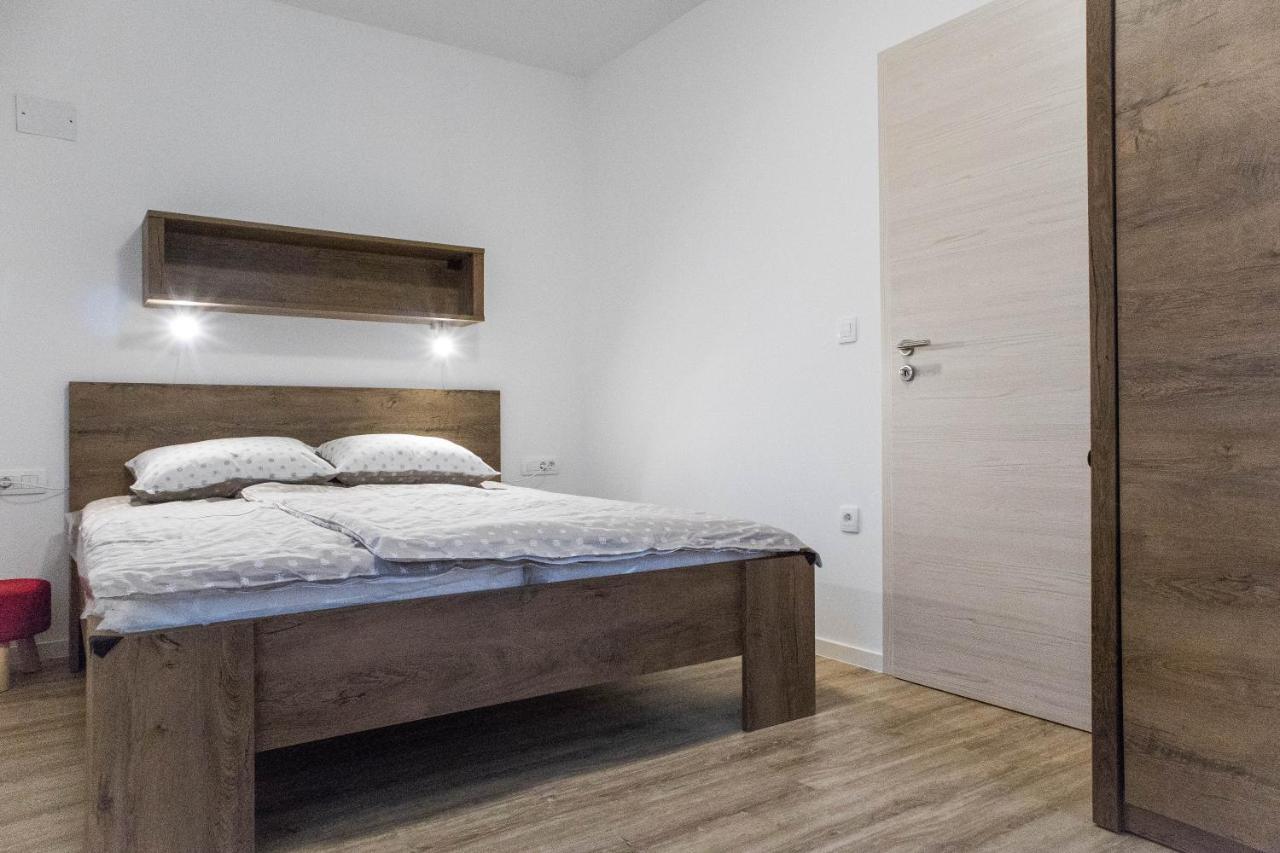 Jantar Apartmaji Novo Mesto Exteriör bild